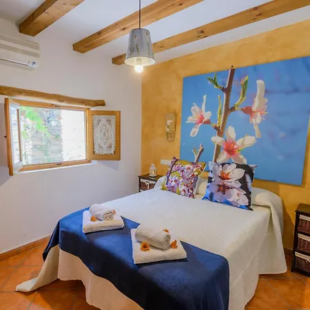 Holiday home Haus Mit Integrierter Felswand Und Jacuzzi *