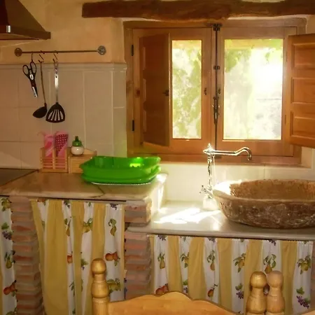 Haus Mit Integrierter Felswand Und Jacuzzi